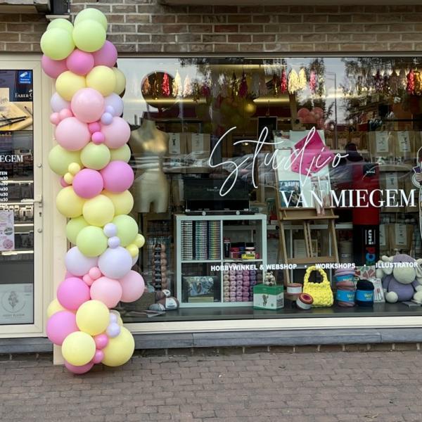 Buitenballonnenversiering Bedrijven – Kleurrijk & Creatief